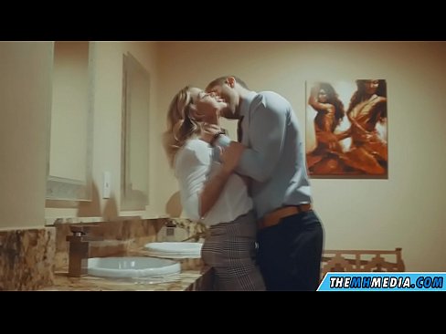 ❤️ Quan una rossa tetona et sedueix en un lavabo públic ️❌ Súper sexe al ca.bitcoinex.top ❤